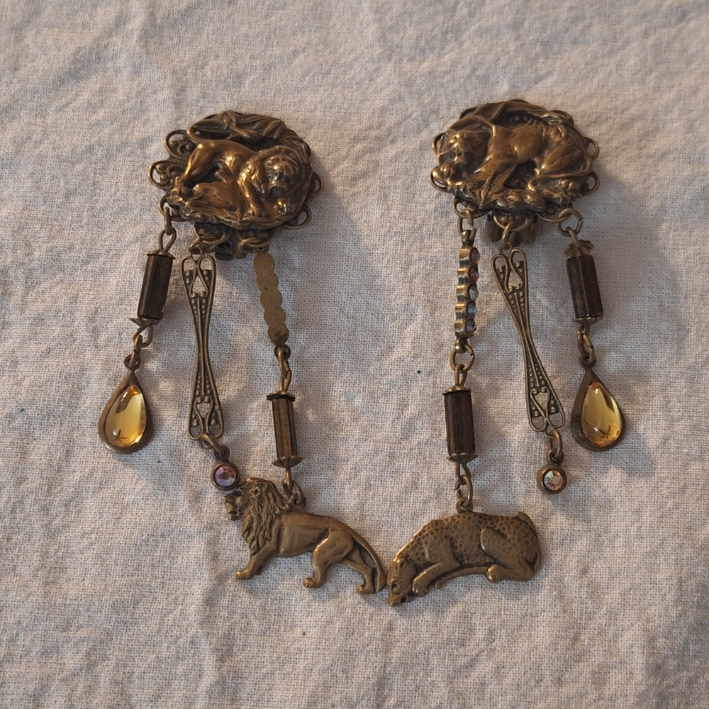 Banana Bob Lion Earrings